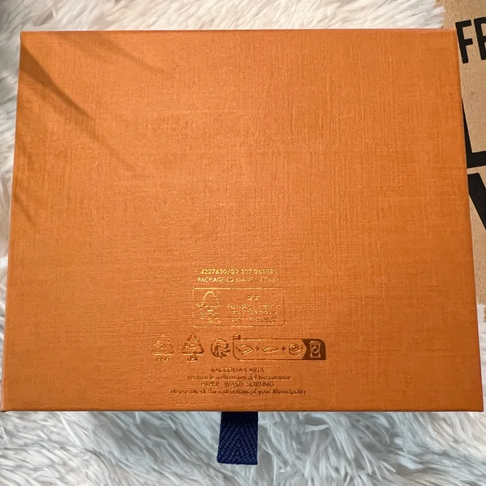 Authentic Louis Vuitton Small Gift Box, Holiday Ribbon and Holiday Gift Card - Picture 5 of 11